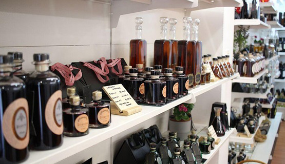 Liqueur tasting along with 127 years of history 